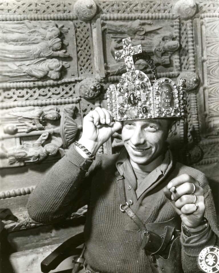 Ivan_Babcock_Poses_with_the_Crown_of_the_Holy_Roman_Empire