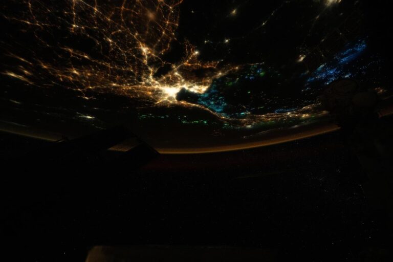 iss074e0526876~medium